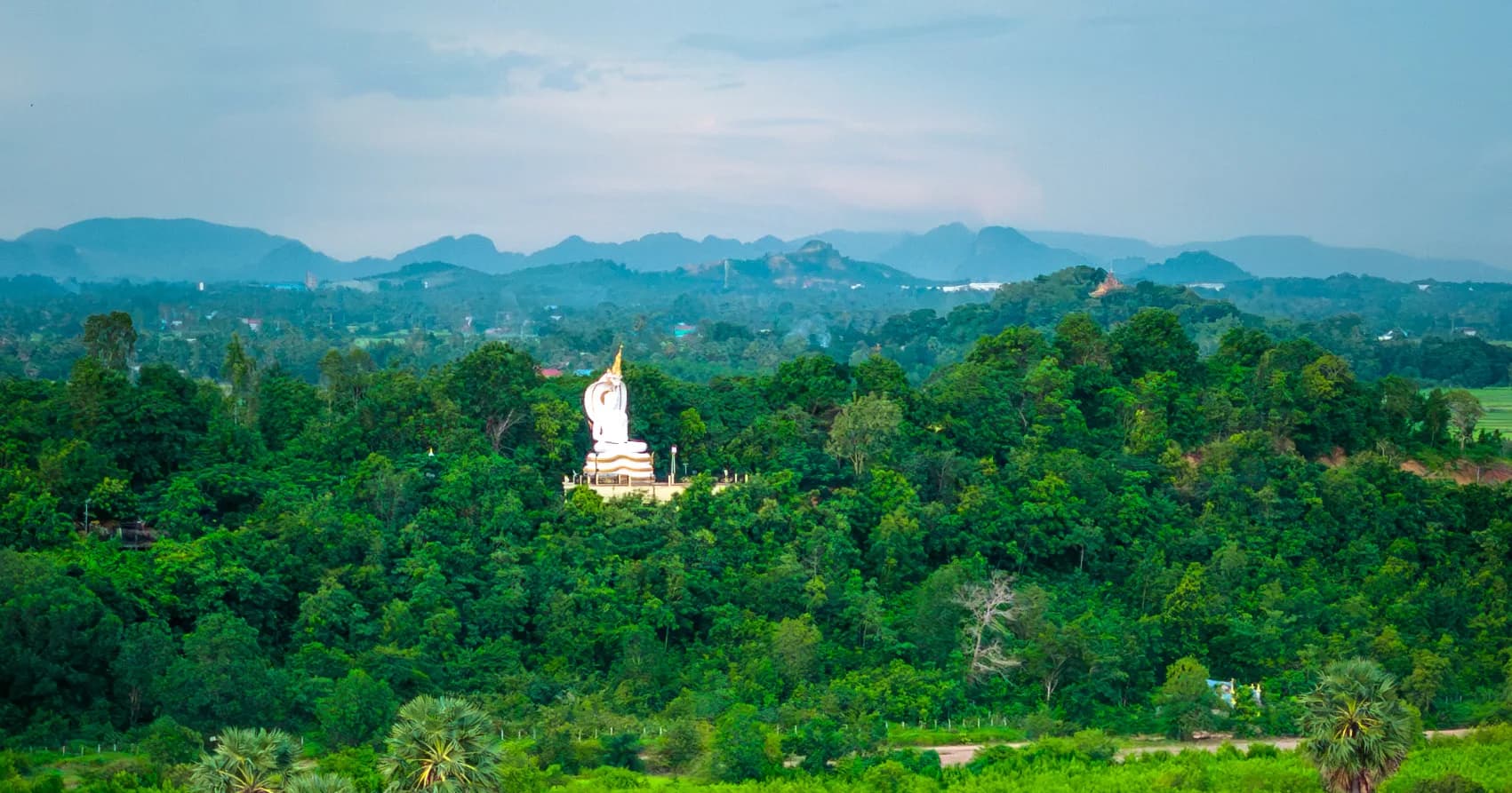 ព្រះពុទ្ធ​ប្រក់នាគ​ ស្ថិតនៅវត្តសត្ថាធម្មវិហារ​ ហៅវត្តភ្នំពោន​  📍ស្រុកដំណាក់​ចង្អេីរ​ ខេត្ត​កែប​  📸Mat Ousman- ម៉ាត់​ អ៊ូ​ស្មាន​  ​ មន្ទីរ​ព័ត៌មាន​ខេត្ត​កែប