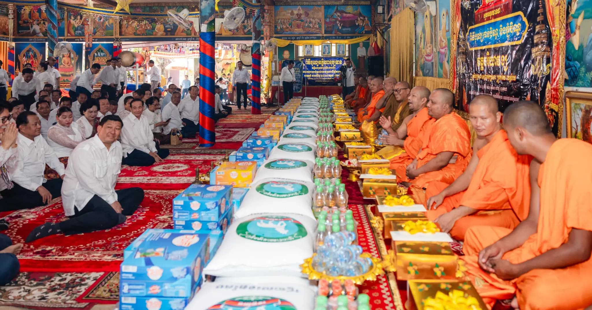 ខេត្តកែប៖ ឯកឧត្តម សាយ សំអាល់ និងថ្នាក់ដឹកនាំខេត្តកែប អញ្ជើញកាន់បិណ្ឌវេនទី២ នៅវត្តចរិយាវង្ស