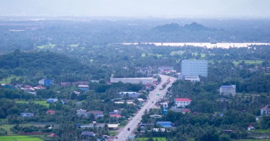 ផ្លូវជាតិ​លេខ៣៣​ ឆ្លងកាត់ភូមិសាស្ត្រផ្សារដំណាក់​ចង្អេីរ​