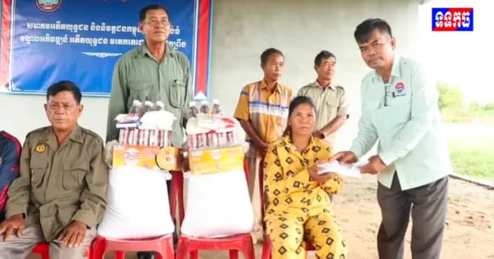 វីដេអូ: មន្ទីរ-អង្គភាព៤ ចុះសួរសុខទុក្ខ និងនាំយកអំណោយឧបត្ថម្ភគ្រួសារអតីតយុទ្ធជន១៤គ្រួសារ មុនឱកាសបុណ្យភ្ជុំបិណ្ឌ