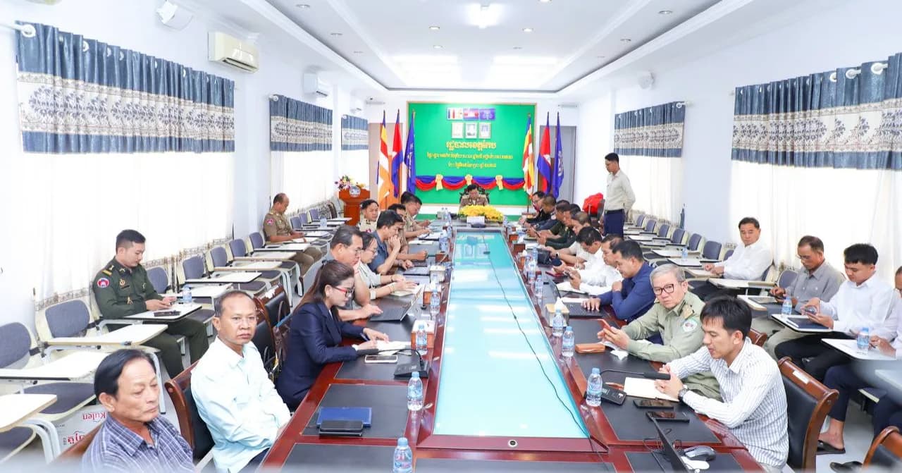 ខេត្តកែប៖ លោក ប៊ុន យោង អភិបាលរងខេត្ត  បានដឹកនាំលេខាធិការដ្ឋានគណៈបញ្ជាការឯកភាពរដ្ឋបាលខេត្ត ចូលរួមកិច្ចប្រជុំបូកសរុបលទ្ធផលការងារ ក្នុងក្របខណ្ឌនៃកិច្ចសហការរវាងក្រុមការងារទី២ នៃក្រុមការងារចម្រុះចំណុះលេខាធិការដ្ឋាននៃគណៈកម្មការចំពោះកិច្ចប្រយុទ្ធប្រឆាំងការឆបោកតាមប្រព័ន្ធបច្ចេកវិទ្យា