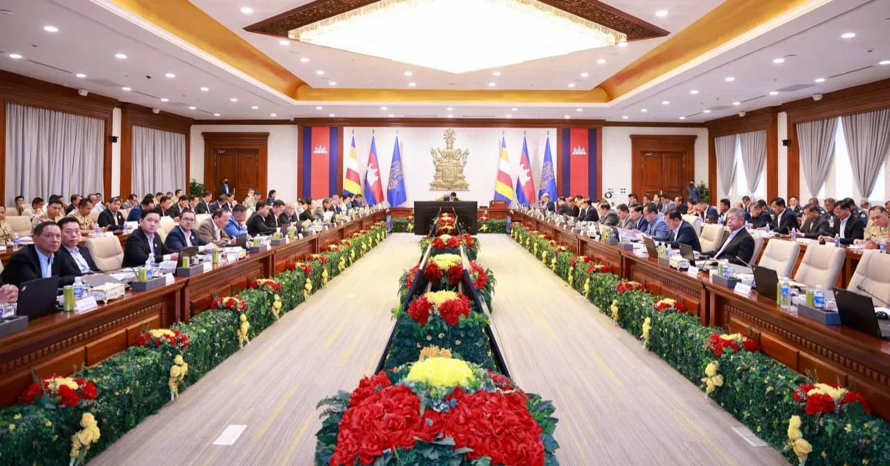 ឯកឧត្តម​ សោម​ ពិសិដ្ឋ​ អភិបាល​នៃគណៈអភិបាលខេត្តកែប​ អញ្ជើញ​ចូលរួម​កិច្ចប្រជុំ​បូកសរុប​លទ្ធផល​ការងារ​សុវត្ថិភាព​ចរាចរណ៍​ផ្លូវគោក​ប្រចាំ​ឆមាស​ទី​១​ និង​លេីកទិសដៅ​ការងារ​ឆមាស​ទី​២​ ឆ្នាំ​២០២៦​ របស់​គណៈកម្មាធិការ​ជាតិ​សុវត្ថិភាព​ចរាចរណ៍​ផ្លូវគោក​
