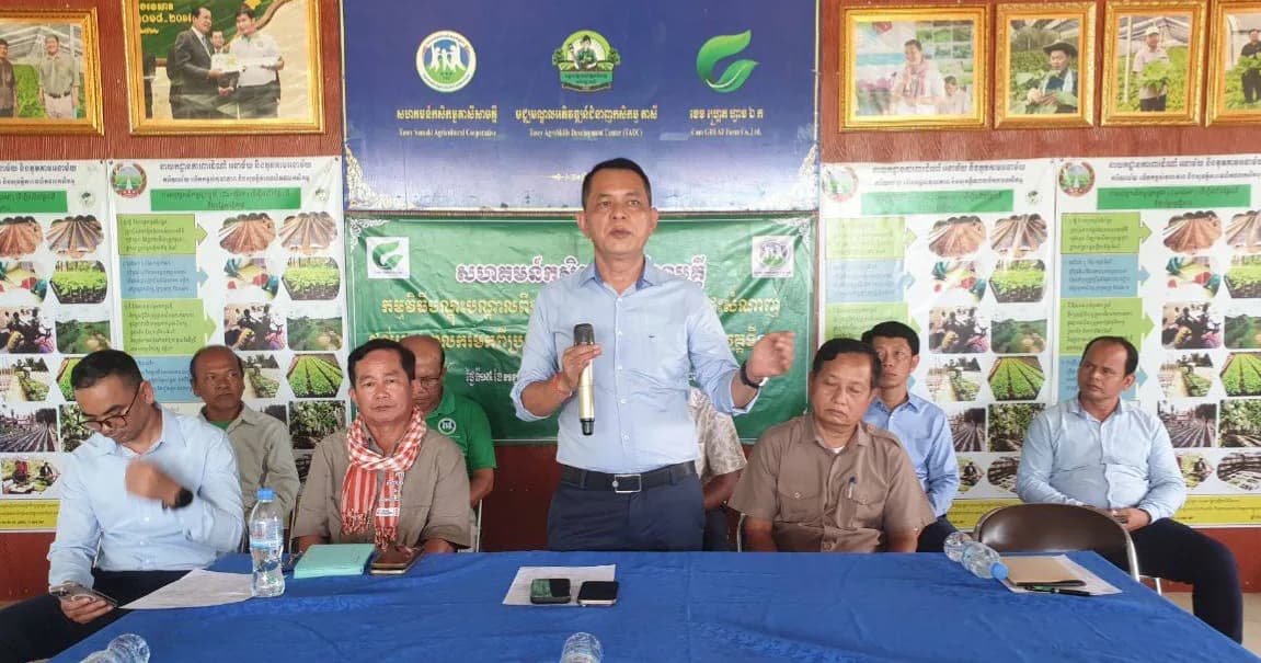 តំណាងជនភាសសឹក ជាក្រុមផលិតនៅខេត្តព្រះវិហារ មករៀនជំនាញដាំបន្លែក្នុងផ្ទះសំណាញ់ពីសហគមន៍កសិកម្មតាសីសាមគ្គី ស្រុកថ្មគោល ខេត្តបាត់ដំបង