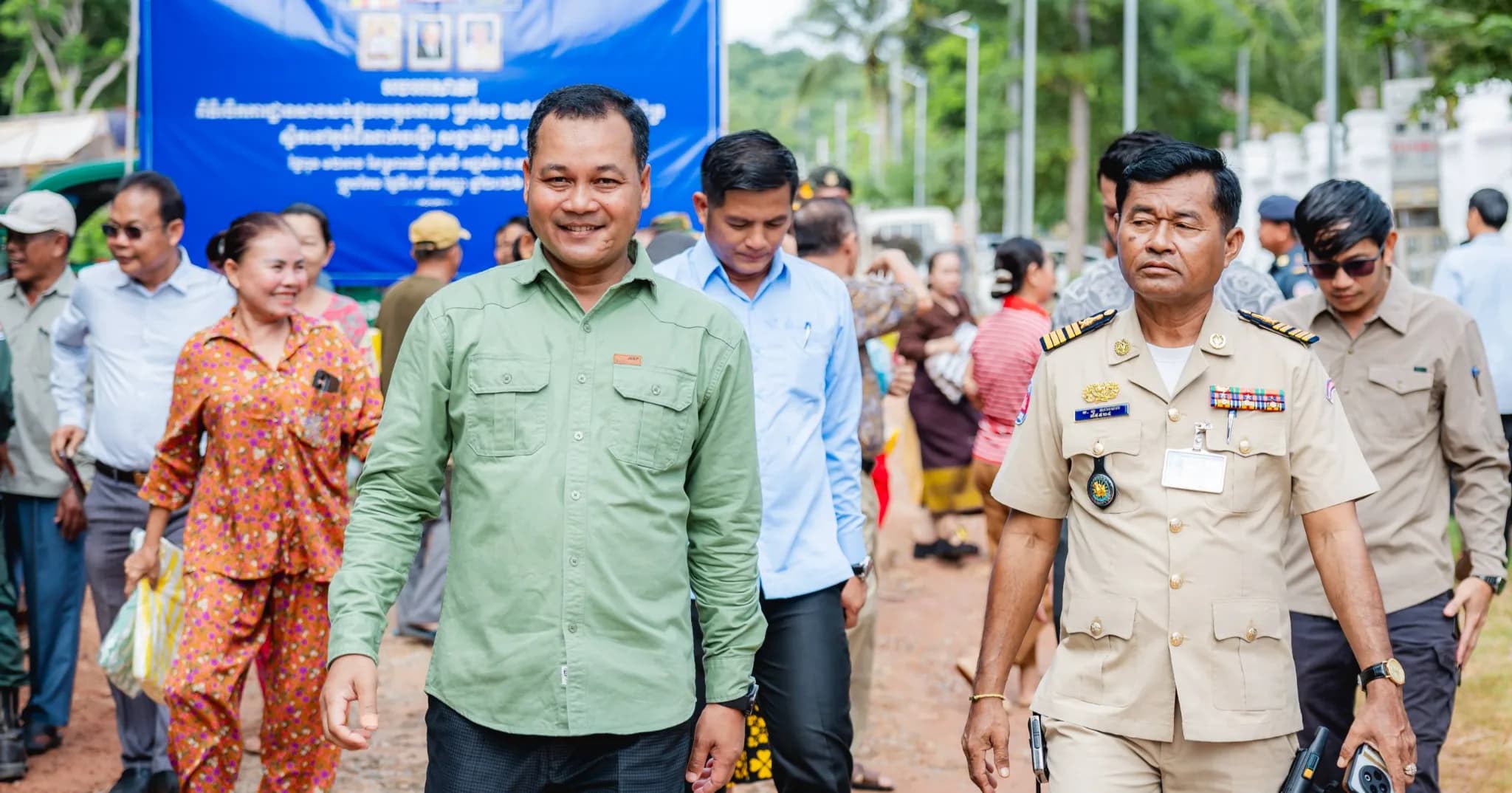 លោក ឃន វុទ្ធី អភិបាលក្រុងកែប  អញ្ជើញចុះបើកការដ្ឋានសាងសង់ផ្លូវបេតុងអាមេឡើងទៅតំបន់ប្រតិបត្តិការសឹករងខេត្ត ដែលជាផែនការអភិវឌ្ឍន៍ និងកម្មវិធីវិនិយោគរបស់រដ្ឋបាលក្រុង ជាពិសេសតាម សំណូមពរ និងតម្រូវការចាំបាច់របស់បងប្អូនប្រជាពលរដ្ឋ