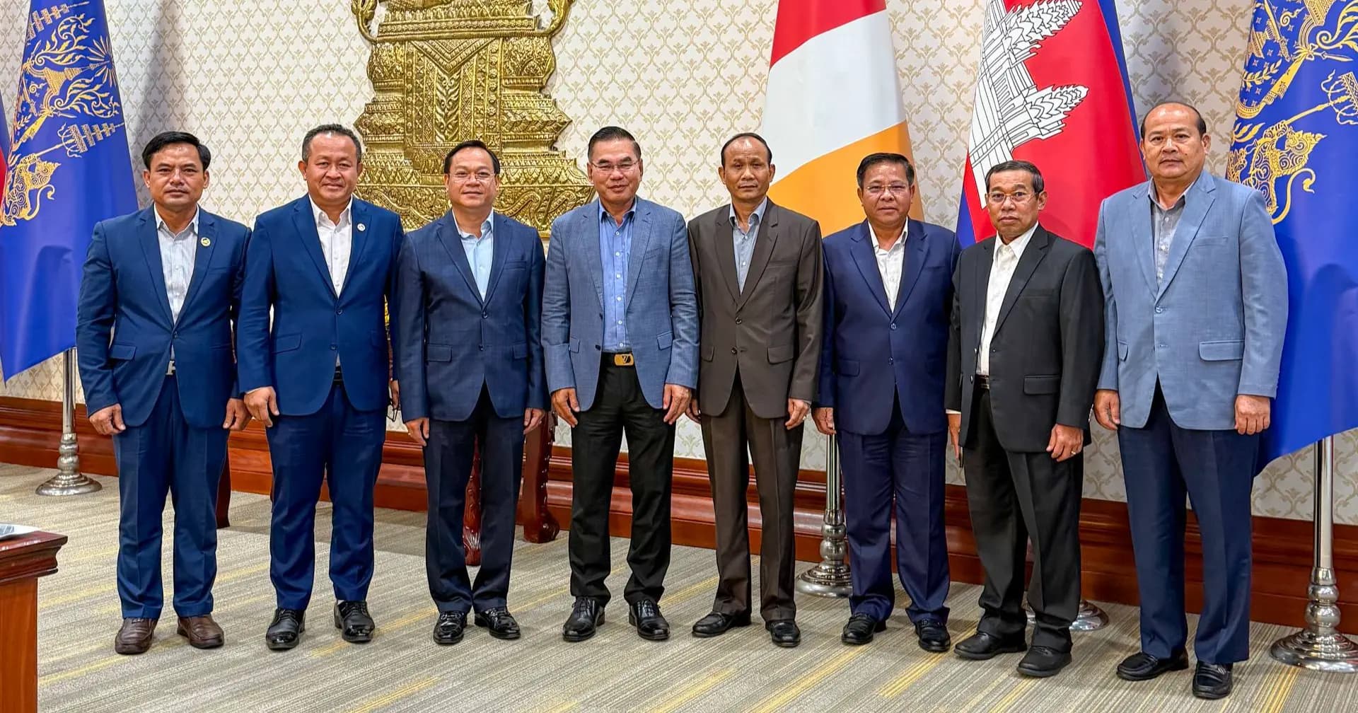 ឯកឧត្ដមបណ្ឌិត​ សោម​ ពិសិដ្ឋ​ អភិបាល​នៃគណៈអភិបាលខេត្តកែប​ អញ្ជើញ​ចូលរួម​កិច្ចប្រជុំ​បូកសរុប​លទ្ធផល​ការងារ​ឆមាស​ទី​១​ និង​លេីកទិសដៅ​ការងារ​បន្តឆមាសទី២​ ឆ្នាំ​២០២៦​ របស់​សហព័ន្ធ​កីឡា​ទូកកានូ​ និង​រ៉ូអ៉ីង​កម្ពុជា​