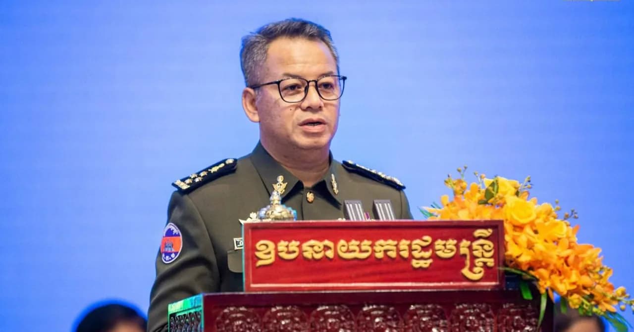 ប្រវត្តិសាស្ត្រថ្មី! ប្រមុខការពារជាតិកម្ពុជា នាយឧត្តមសេនីយ៍ ទៀ សីហា ដឹកនាំគណៈប្រតិភូយោធាជាន់ខ្ពស់ ធ្វើទស្សនកិច្ចផ្លូវការលើកដំបូងនៅអូស្ត្រាលី  ប្រភព៖ TVK-នាយកដ្ឋានព័ត៌មាន(News Department)