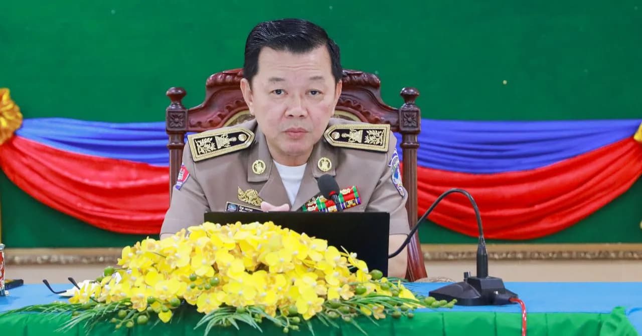 រសៀល ថ្ងៃចន្ទ ៩រោច ខែភទ្របទ ឆ្នាំមមី អដ្ឋស័ក ពុទ្ធសករាជ ២៥៧០ ត្រូវនឹងថ្ងៃទី៥ ខែតុលា ឆ្នាំ២០២៦  ខេត្តកែប៖ កិច្ចប្រជុំលេខាធិការដ្ឋានគណៈបញ្ជាការឯកភាព រដ្ឋបាលខេត្ត ក្រោមអធិបតីភាព លោក ប៊ុន យោង អភិបាលរងនៃគណៈអភិបាលខេត្តកែប និងជាប្រធានលេខាធិការដ្ឋានគណៈបញ្ជាការឯកភាពរដ្ឋបាលខេត្ត នៅសាលប្រជុំតូចសាលាខេត្ត៕