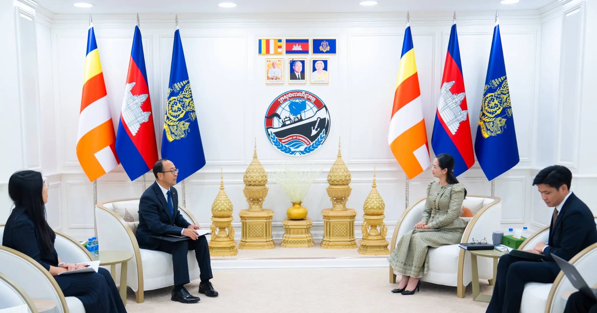 លោកជំទាវ ចម និម្មល អនុញ្ញាតជូន អគ្គទីប្រឹក្សាថ្មីទទួលបន្ទុកសេដ្ឋកិច្ច និងពាណិជ្ជកម្ម នៃស្ថានទូតចិន ចូលជួបពិភាក្សាការងារ