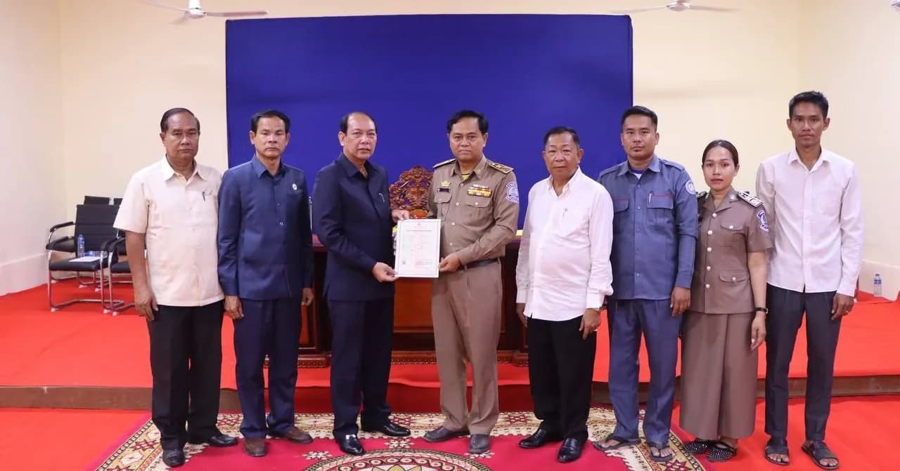 ​ឯកឧត្តម ទូច គង្គា អញ្ជើញជាអធិបតីក្នុងពិធីប្រគល់ប័ណ្ណកម្មសិទ្ធិអចលនទ្រព្យ (ទ្រព្យសម្បត្តិរដ្ឋ) ជូនដល់រដ្ឋបាលស្រុក ឃុំ និងកងកម្លាំងប្រដាប់អាវុធ ក្នុងស្រុកបុរីអូរស្វាយសែនជ័យ