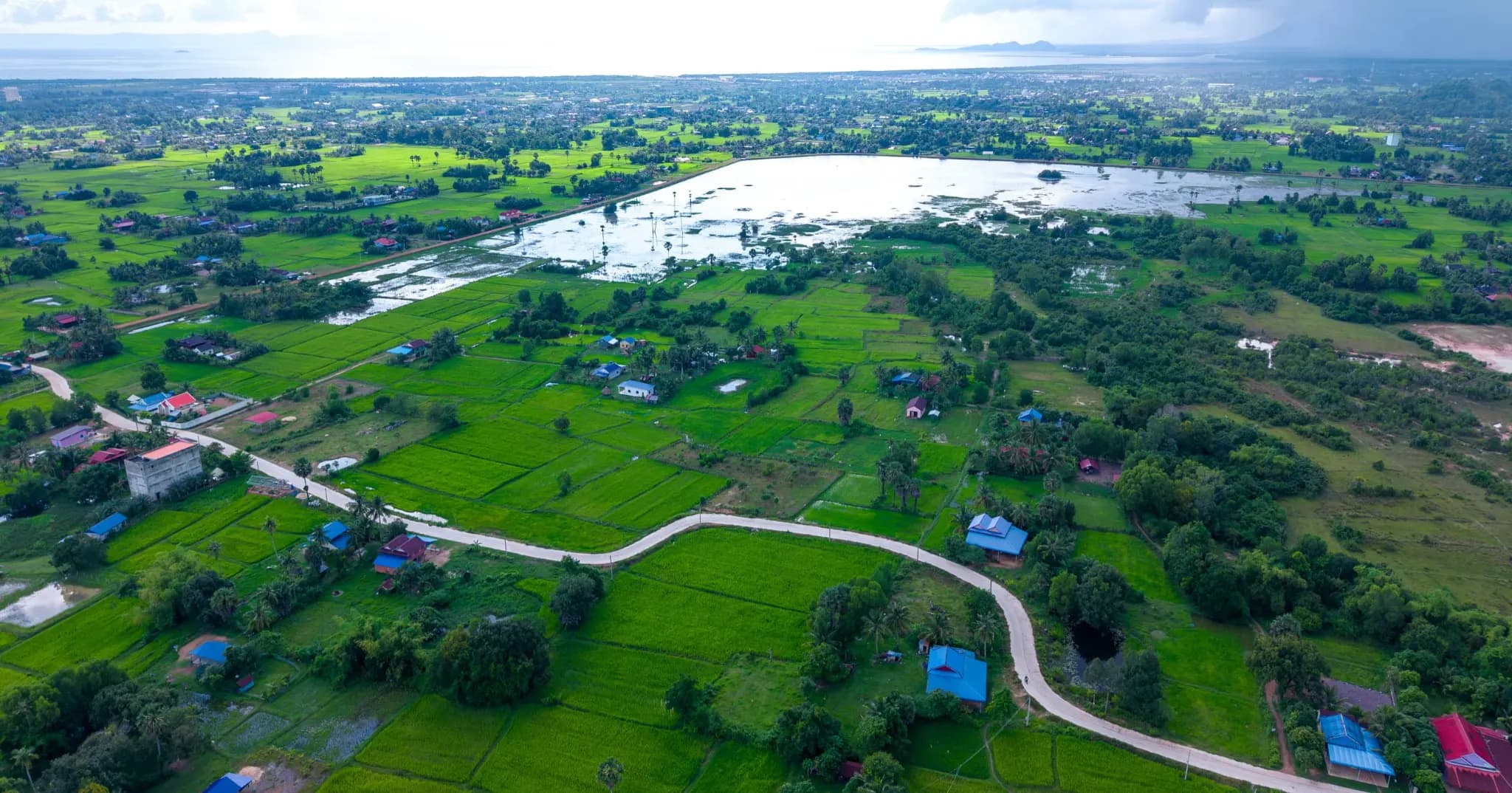 គម្រោងជួសជុលផ្លូវចាក់បេតុងសសៃដែកប្រវែង ១,៨៨៥ម៉ែត្រ ទទឹង​ ៦ម៉ែត្រ កម្រាស់​ ០,១៥ម៉ែត្រ ចញ្ចើមផ្លូវក្រួសក្រហម០,៥០ម៉ែត្រ នៅភូមិ ដំណាក់ចង្អើរ​ សង្កាត់​ព្រៃ​ធំ​ ក្រុងកែប​ ជាគម្រោង​សម្រេចបាន​ នាឆ្នាំ២០២៥​ របស់រដ្ឋបាលខេត្តកែប។