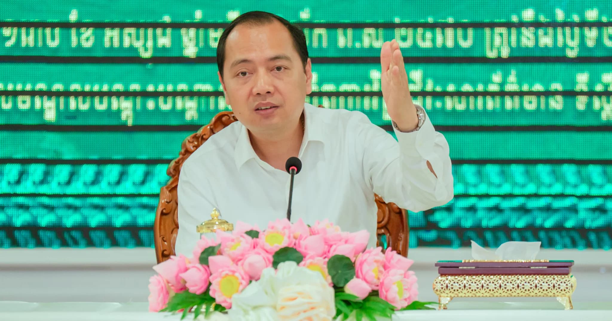 ឯកឧត្តម នេត្រ ភក្ត្រា រដ្ឋមន្ត្រីក្រសួងព័ត៌មាន និងជាប្រធានក្រុមការងាររាជរដ្ឋាភិបាលចុះមូលដ្ឋានខេត្តក្រចេះ នារសៀលថ្ងៃទី២៧ ខែតុលា ឆ្នាំ២០២៦ បានអញ្ជើញជួបសំណេះសំណាលជាមួយសិស្សពូកែដែលទទួលបាននិទ្ទេស A ចំនួន ៣៦នាក់ មកពីខេត្តក្រចេះ ក្នុងសម័យប្រឡងសញ្ញាបត្រមធ្យមសិក្សាទុតិយភូមិ ឆ្នាំ២០២៦