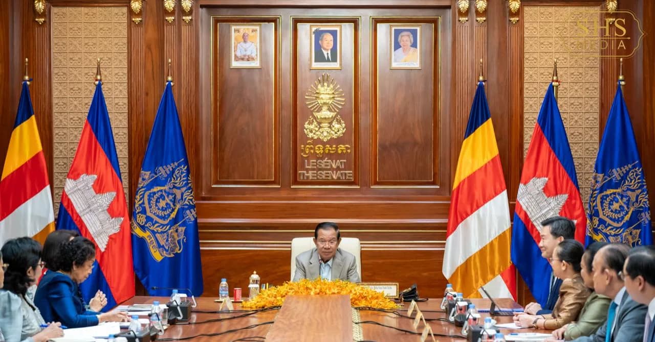 សម្តេចអគ្គមហាសេនាបតីតេជោ ហ៊ុន សែន ប្រធានព្រឹទ្ធសភានៃព្រះរាជាណាចក្រកម្ពុជា អនុញ្ញាតឱ្យប្រតិភូក្រុមប្រឹក្សាជាតិកម្ពុជាដើម្បីស្ត្រី ចូលជួបសម្ដែងការគួរសម នៅវិមានសាមគ្គីភាព នៃព្រឹទ្ធសភា។