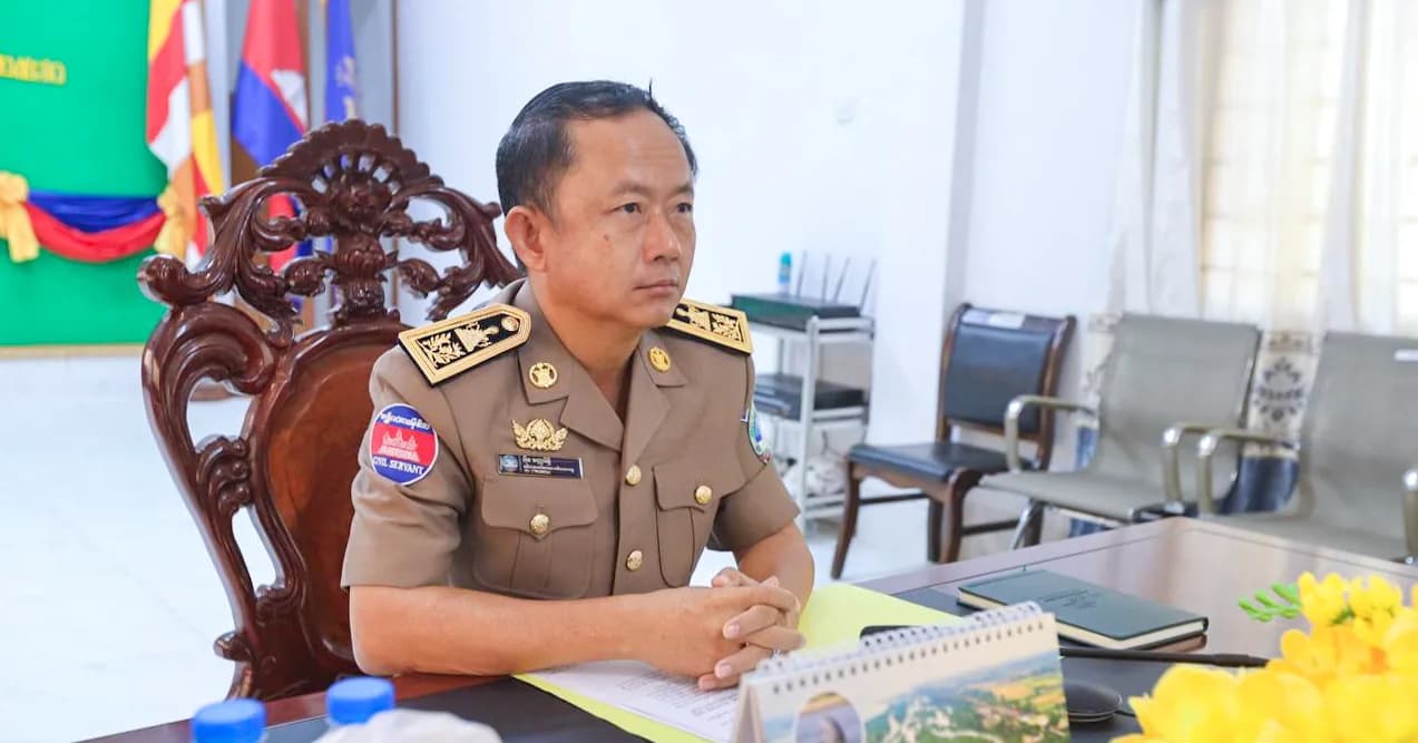 កែប ៖ លោក អុឹម បញ្ញារិទ្ធិ អភិបាលរងខេត្ត តំណាងដ៏ខ្ពង់ខ្ពស់ ឯកឧត្តមបណ្ឌិត សោម ពិសិដ្ឋ អភិបាលនៃគណៈអភិបាលខេត្តកែប អញ្ជើញចូលរួម កិច្ចប្រជុំប្រចាំខែដើម្បីតាមដានវឌ្ឍនភាពការងារបង្ក្រាប បទល្មើសឆបោកតាមប្រព័ន្ធបច្ចេកវិទ្យា (Online Scams)