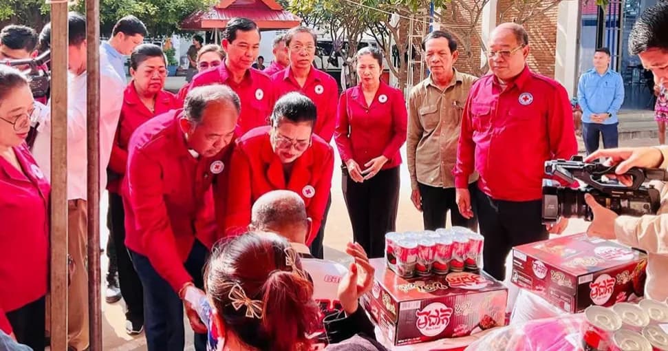 កាកបាទក្រហមកម្ពុជា នាំយកអំណោយមនុស្សធម៌ជួយពលរដ្ឋរងគ្រោះដោយជំនន់ទឹកភ្លៀង និងខ្យល់កន្ត្រាក់ ១.៤១២គ្រួសារ នៅក្រុងប៉ោយប៉ែត
