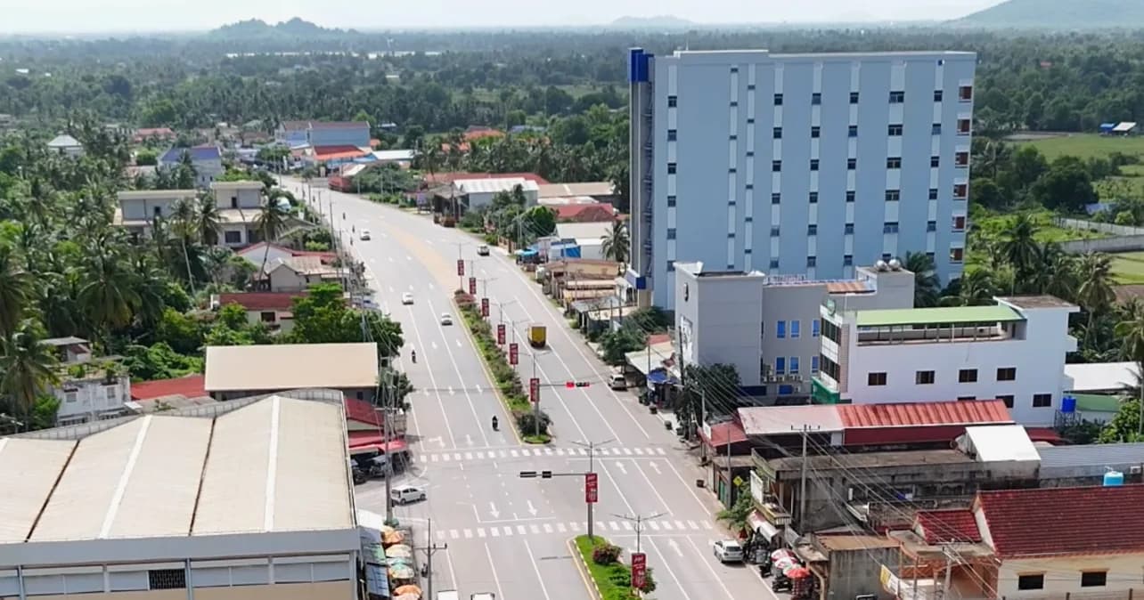 ទីប្រជុំជន​ផ្សារដំណាក់ចង្អេីរ​ ក្រុងកែប​  📍​ក្រុងកែប​ ខេត្ត​កែប​  📸Mat Ousman-​ម៉ាត់​ អ៊ូស្មាន  ​ មន្ទីរ​ព័ត៌មាន​ខេត្ត​កែប