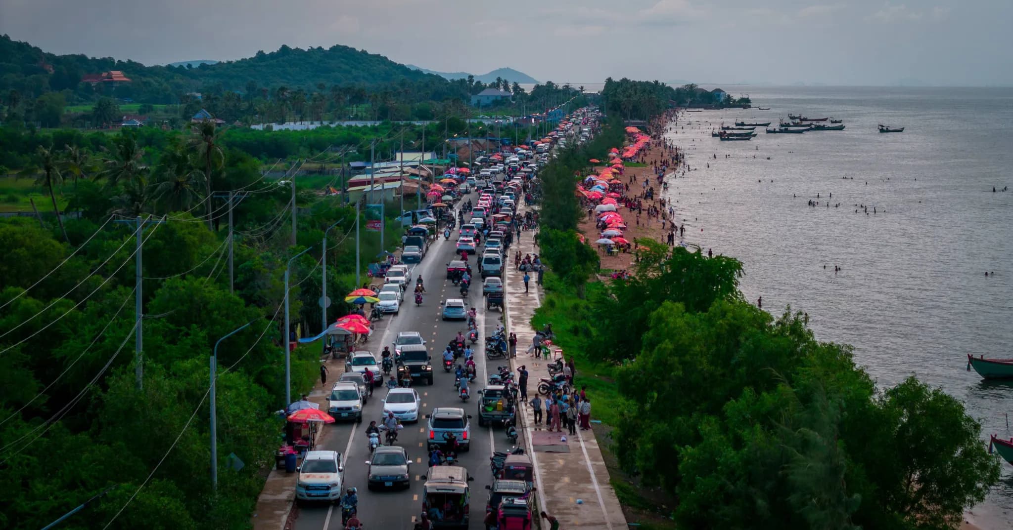 មួយសន្លឹក​ ប្រកបដោយអត្ថន័យ​ ក្នុង​ឱកាស​ពិធីបុណ្យ​ភ្ជុំបិណ្ឌ♥️  📍ឆ្នេរអង្កោល​ ស្រុក​ដំណាក់​ចង្អេីរ​ ខេត្ត​កែប​ 📸Mat Ousman-​ម៉ាត់​ អ៊ូ​ស្មាន​  ​ មន្ទីរ​ព័ត៌មាន​ខេត្ត​កែប