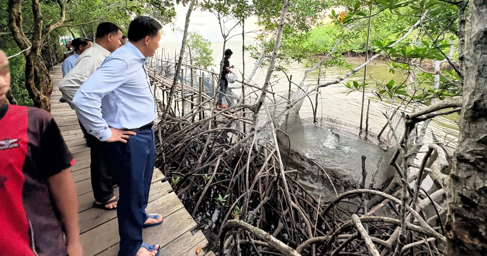ក្រុមការងាររាជរដ្ឋាភិបាលចុះមូលដ្ឋានក្រុងកែប បានបេីកកិច្ចប្រជុំបូកសរុបលទ្ធផលការងារប្រចាំត្រីមាសទី៣ និង៩ខែ ឆ្នាំ២០២៦ និងជំរុញការដោះស្រាយបញ្ហាហេដ្ឋារចនាសម្ព័ន្ធនៅមូលដ្ឋាន
