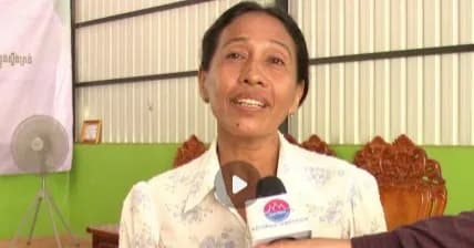 (វីដេអូ) លោកស្រី កង ចាន់រ៉ា សមាជិកសហគមន៍ទុរេនបែកអន្លូង ស្រុកស្ទឹងត្រង់ បានបញ្ជាក់ថា ការចូលជាសហគមន៍ គឺជួយធានានិរន្តរភាព និងការពារកិត្តិនាមទុរេនបែកអន្លូង