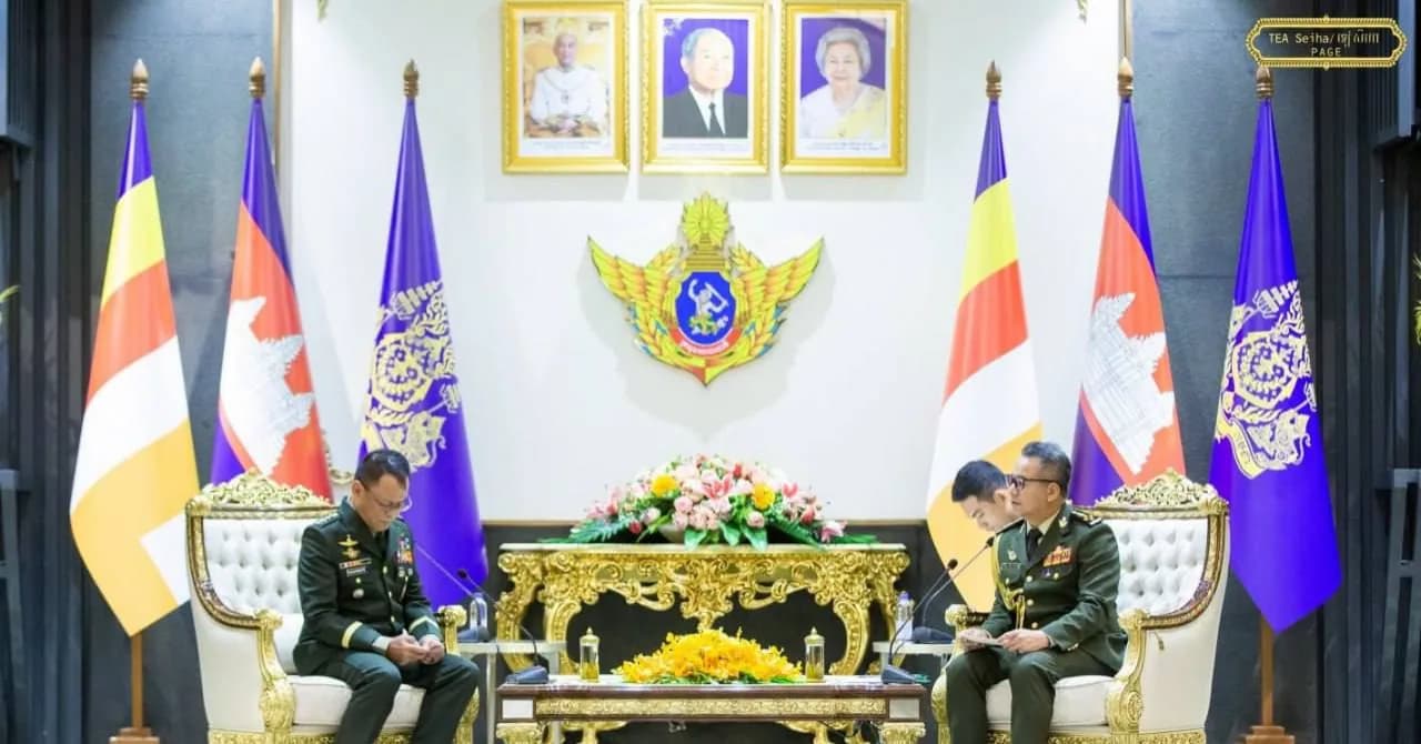 ឯកឧត្តម នាយឧត្តមសេនីយ៍ ទៀ សីហា ឧបនាយករដ្ឋមន្ត្រី រដ្ឋមន្ត្រីក្រសួងការពារជាតិ ទទួលជួបស្វាគមន៍ ឯកឧត្តម នាយឧត្តមសេនីយ៍ ANTONIO G NAFARRETE អគ្គមេបញ្ជាការ នៃកងទ័ពហ្វីលីពីន ចូលជួបសម្តែងការគួរសម និងពិភាក្សាការងារ ដែលប្រព្រឹត្តទៅនៅ ទីស្ដីការក្រសួងការពារជាតិ នាថ្ងៃទី២០ ខែតុលា ឆ្នាំ២០២៦។
