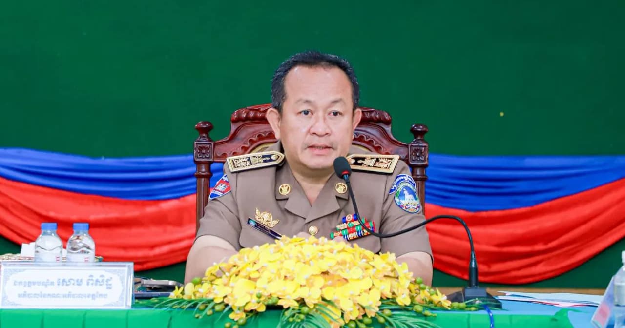ឯកឧត្តមបណ្ឌិត សោម ពិសិដ្ឋ អភិបាលនៃគណៈអភិបាលខេត្ត អញ្ជើញដឹកនាំកិច្ចប្រជុំបូកសរុបរបាយការណ៍លទ្ធផលការងារប្រចាំខែតុលា និងលើកទិសដៅអនុវត្តការងារខែបន្ទាប់ ឆ្នាំ២០២៦ របស់រដ្ឋបាលខេត្តកែបនៅសាលប្រជុំតូចសាលាខេត្ត
