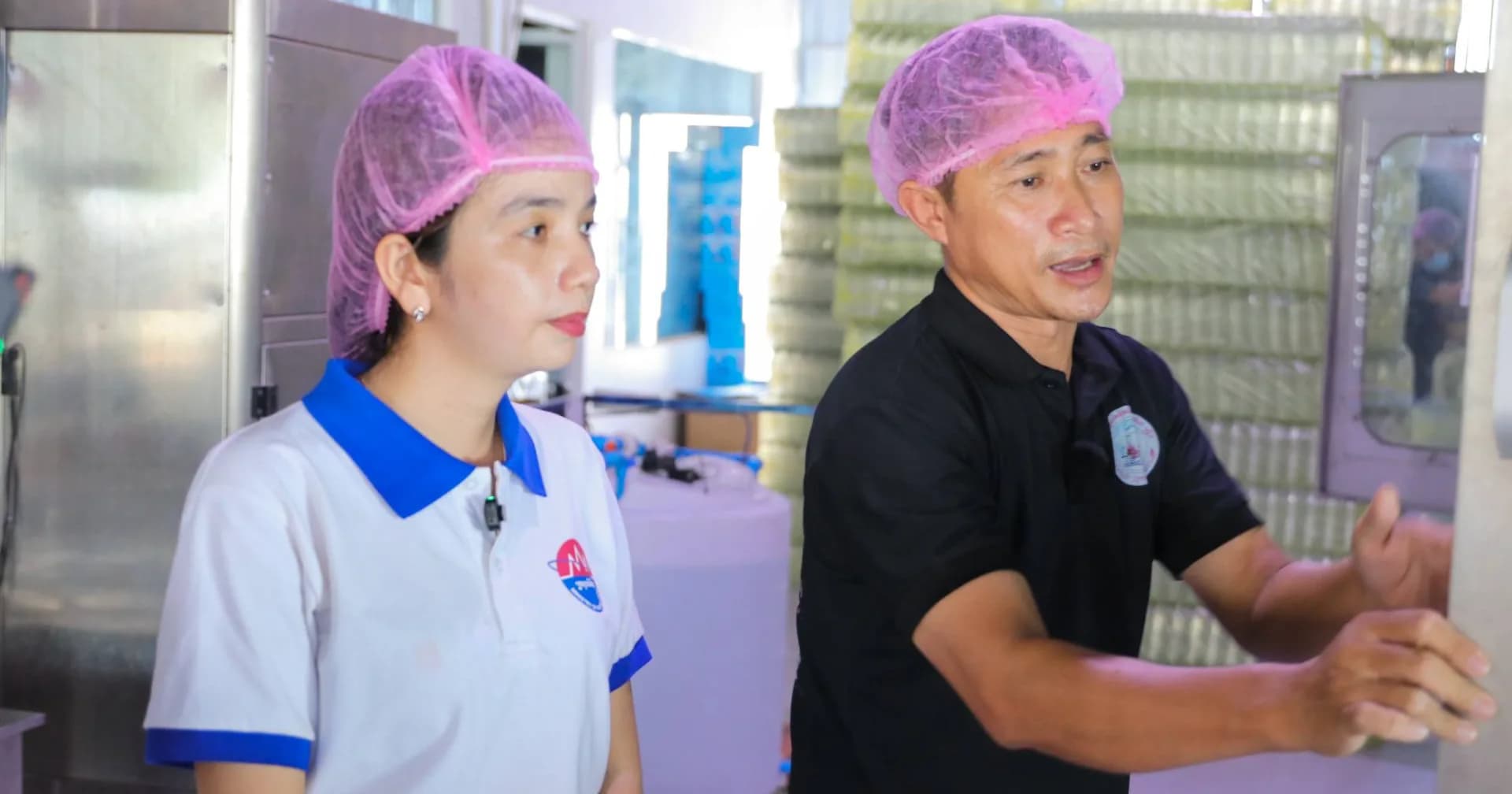 សិប្បកម្មទឹកសុទ្ធមួយនៅខេត្តកែប អាចផលិតបាន ៥ពាន់ដបក្នុងមួយម៉ោង ដោយឈរលើគុណភាព និងស្តង់ដារអនាម័យ