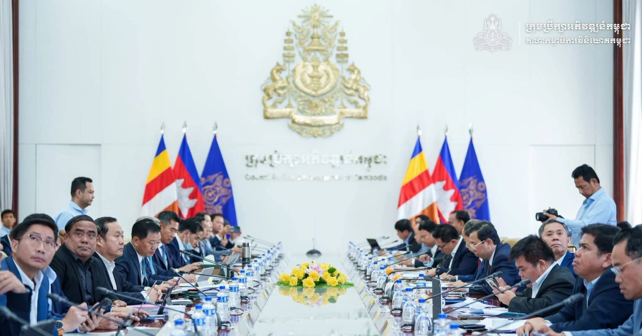 “កិច្ចប្រជុំច្រកចេញ-ចូលតែមួយ” លើកទី៦ ក្នុងឆ្នាំ២០២៦ ត្រូវបានរៀបចំឡើងដើម្បីពិនិត្យពិភាក្សាលើសំណើសុំចុះបញ្ជីគម្រោងវិនិយោគមានលក្ខណៈសម្បត្តិគ្រប់គ្រាន់ចំនួន ៧គម្រោង។ ៚៚៚