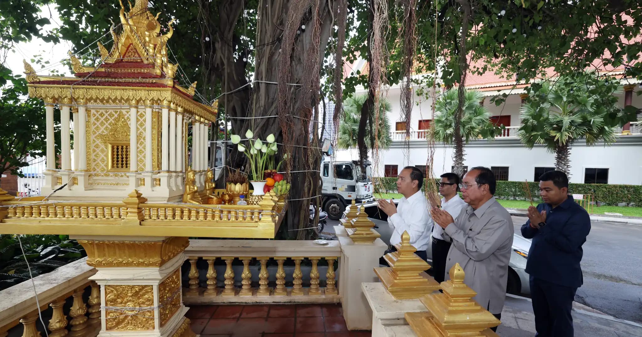 ឯកឧត្តម នេត្រ ភក្ត្រា រដ្ឋមន្រ្តីក្រសួងព័ត៌មាន អញ្ជើញពិនិត្យពិធីតម្កើងរូបបដិមាព្រះវិស្ណុ និងព្រះនាងឥន្ទ្រទេវី នាព្រឹកថ្ងៃទី៦ ខែតុលា ឆ្នាំ២០២៦ នៅទីស្តីការក្រសួងព័ត៌មាន រាជធានីភ្នំពេញ