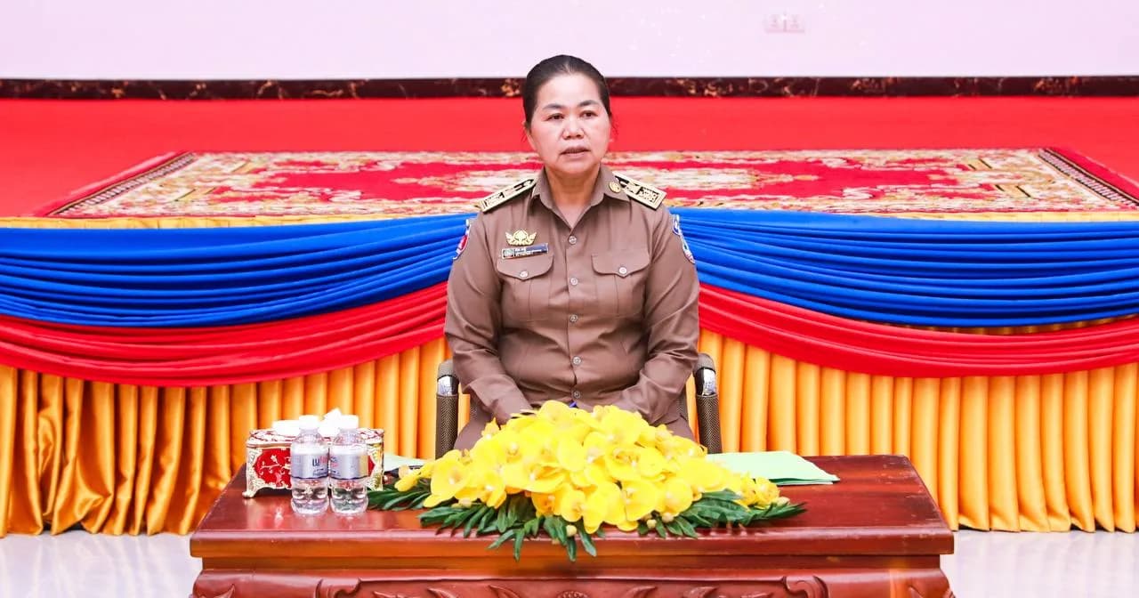 រសៀល ថ្ងៃចន្ទ ១៥កើត ខែអស្សុជ ឆ្នាំមមី អដ្ឋស័ក ពុទ្ធសករាជ ២៥៧០ ត្រូវនឹងថ្ងៃទី២៦ ខែតុលា ឆ្នាំ២០២៦ កែប៖ លោកស្រី គឹម ចន្នី អភិបាលរង នៃគណៈអភិបាលខេត្តកែប អញ្ជើញដឹកនាំកិច្ចប្រជុំត្រៀមរៀបចំកម្មវិធីពិនិត្យព្យាបាលជំងឺទូទៅដោយមិន គិតថ្លៃជូនប្រជាពលរដ្ឋនៅក្នុងមូលដ្ឋានខេត្តកែប នៅសាលប្រជុំធំសេះស សាលាខេត្ត៕