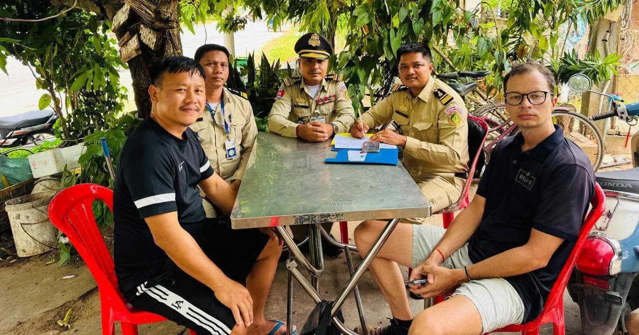 នគរបាលខេត្តកែប បន្តចុះត្រួតពិនិត្យវត្តមានជនបរទេសស្នាក់នៅរយៈវែង-ខ្លី និងពិនិត្យផ្ទៀងផ្ទាត់លើប្រព័ន្ធគ្រប់គ្រងវត្តមានជនបរទេសក្នុងព្រះរាជាណាចក្រកម្ពុជា(FPCS) បង្ការទប់ស្កាត់បទល្មើសឆបោកតាមប្រព័ន្ធបច្ចេកវិទ្យា(Online Scams) និងបទល្មើសផ្សេងៗ
