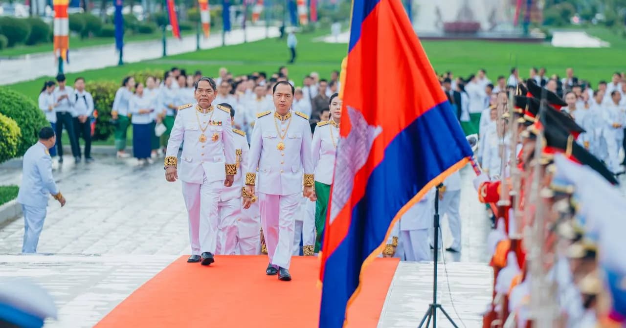 ឯកឧត្តមរដ្ឋមន្ត្រី នេត្រ ភក្ត្រា ដឹកនាំគណៈប្រតិភូក្រសួងព័ត៌មាន ថ្វាយកម្រងផ្កាគោរពព្រះវិញ្ញាណក្ខន្ធ ព្រះបរមរតនកោដ្ឋ ក្នុងឱកាសគម្រប់ខួប ១៤ឆ្នាំ