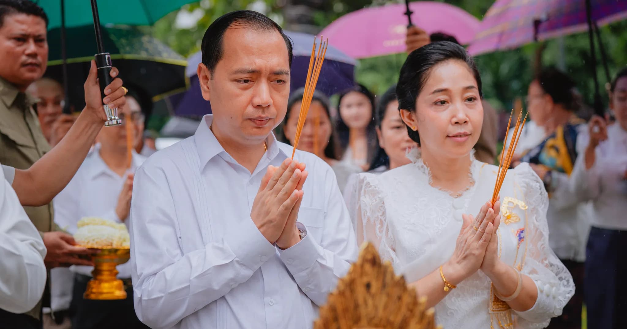 ឯកឧត្តម នេត្រ ភក្ត្រា រដ្ឋមន្ត្រីក្រសួងព័ត៌មាន និងលោកជំទាវ ទុយ សិរីរតនៈ ប្រធានកិត្តិយស សមាគមនារីកម្ពុជាដើម្បីសន្តិភាព និងអភិវឌ្ឍន៍សាខាក្រសួងព័ត៌មាន រួមទាំងថ្នាក់ដឹកនាំ មន្រ្តីរាជការនៃក្រសួងព័ត៌មាន