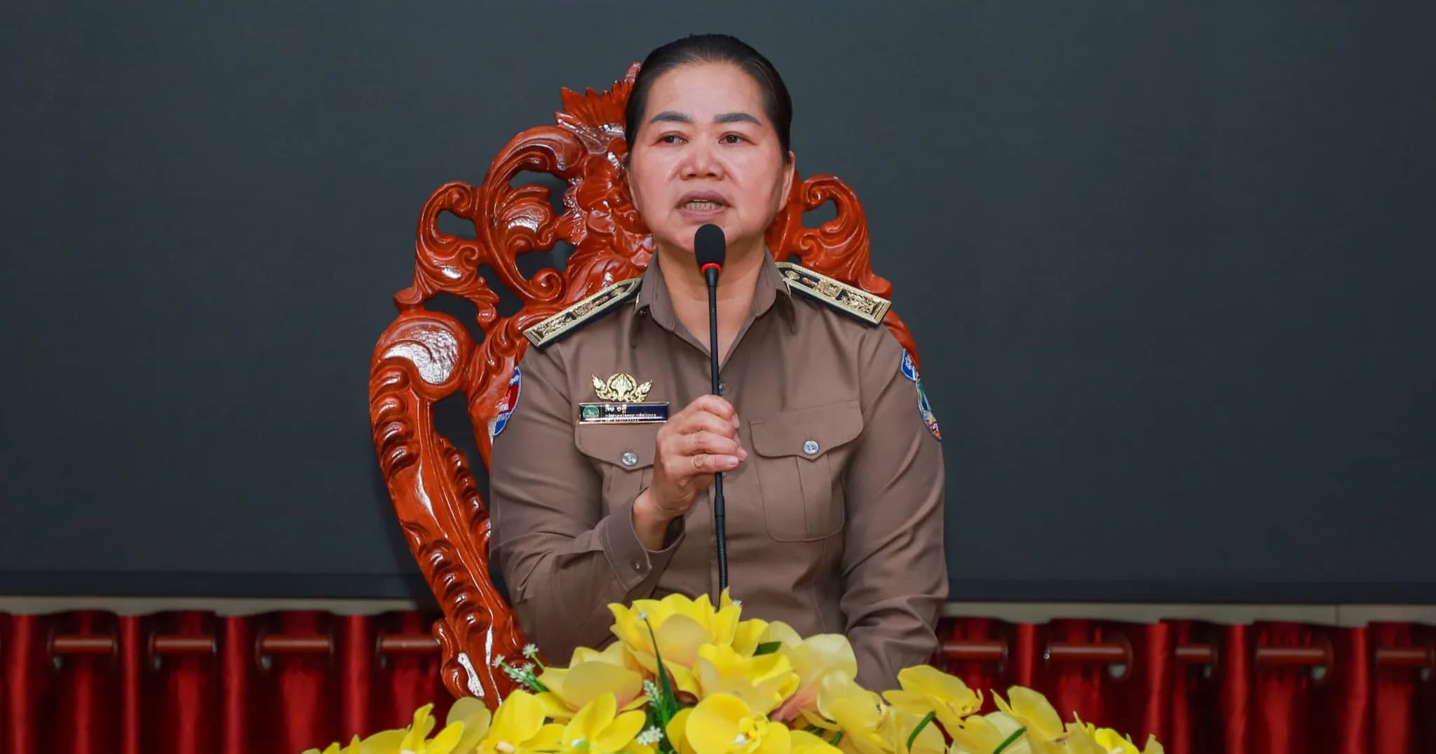 ខេត្តកែប៖ លោកស្រី គឹម ចន្នី អភិបាលរងនៃគណៈអភិបាលខេត្ត អញ្ជើញដឹកនាំមន្ត្រីរាជការ មន្ត្រីកិច្ចសន្យា នៃមន្ទីរអប់រំ យុវជន នឹងកីឡាខេត្ត ធ្វើតេស្តរហ័សរកសារធាតុញៀនតាមរយៈទឹកមូត្រ នៅមន្ទីរអប់រំ យុវជន នឹងកីឡាខេត្ត ។
