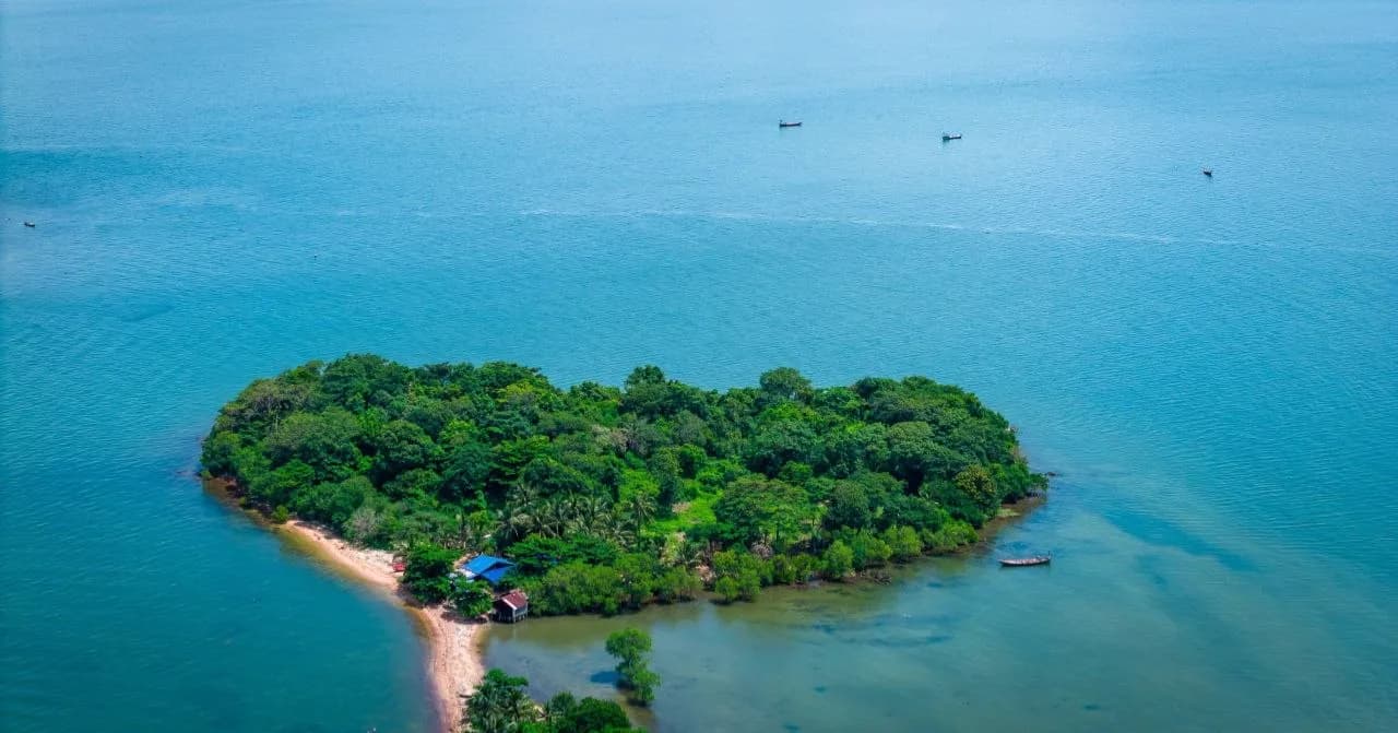 ប្តូរបរិយាកាស ទទួលយកបទពិសោធន៍ថ្មី នៅលើកោះខេត្តកែប! ========== រដូវកាលកម្សាន្តតាមបណ្តាកោះបានចាប់ផ្តើមហើយ សូមអញ្ជើញមកសម្រាកលំហែកាយ គយគន់សម្រស់សមុទ្រ និងស្វែងរកភាពស្រស់ស្រាយជាមួយធម្មជាតិដ៏ស្រស់បំព្រង។